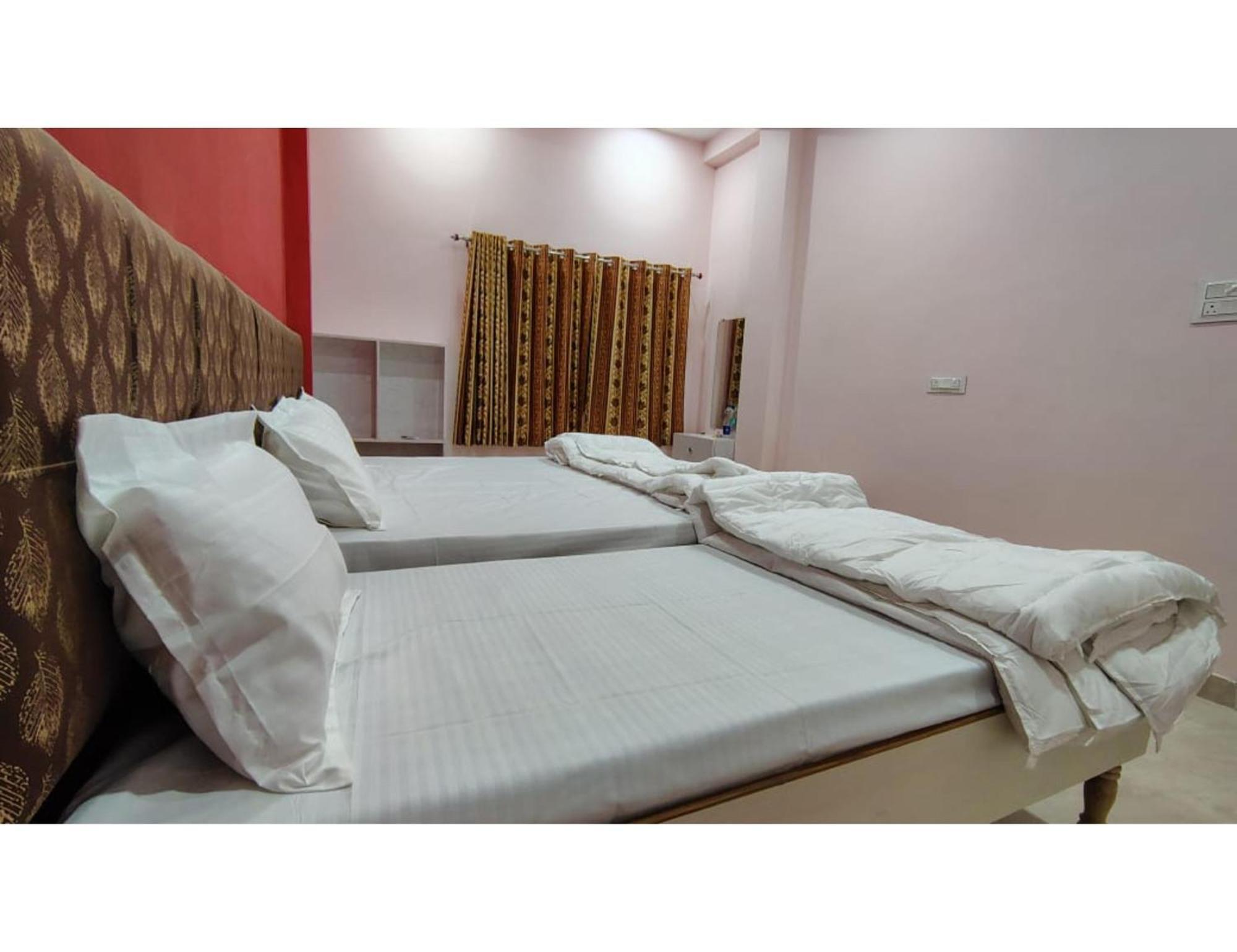 Shree Puram Hotel Varanasi Ngoại thất bức ảnh
