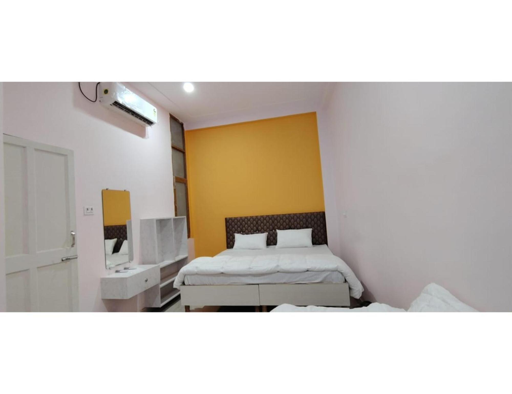 Shree Puram Hotel Varanasi Ngoại thất bức ảnh